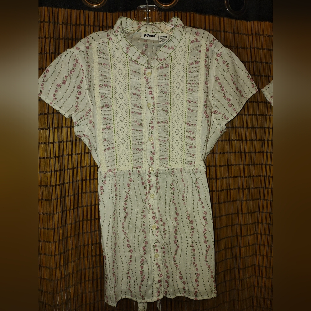 NEW pUnch Junior Floral Button-Up Blouse